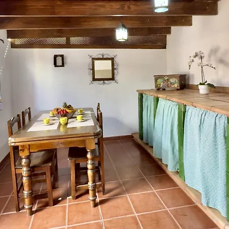 Lovely Magnolia With Pool, Bbq And Wifi In Tenerife South Holiday home Las Rosas (Arona, Tenerife)