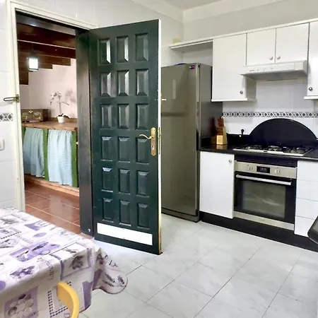 Lovely Magnolia With Pool, Bbq And Wifi In Tenerife South Las Rosas (Arona, Tenerife)